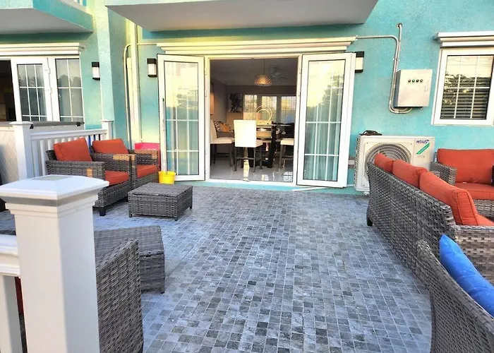Modern Luxury 2-Bedroom 2.5-Bathroom Townhouse