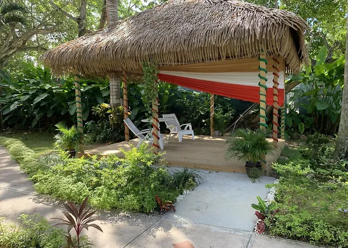 Family Comfort In Jamaica - Enjoy 7 Miles Of White Sand Beach! Villa
